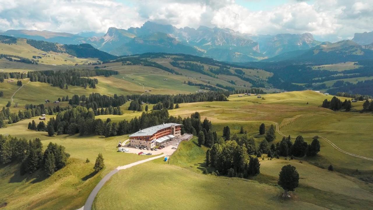 Paradiso Pure.Living Vegan Hotel Alpe Di Siusi Esterno foto